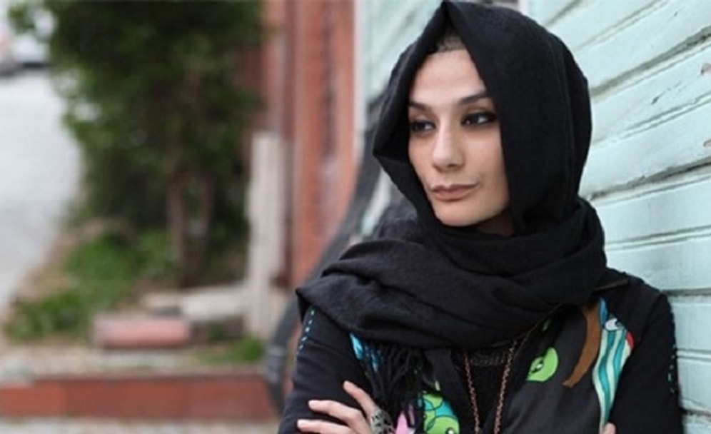 Gazeteci Esra Elönü, Umreden Dönen Babasının Hayatını Kaybettiği Duyurdu