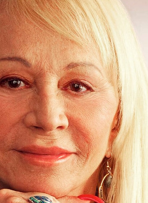 Şimdi de sosyal medya Amerikalı psişik medyum ve yazar Sylvia Browne'nin 2008 yılında yayınladığı "End of Days" isimli kitabını konuşuyor.