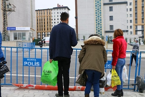 Karantinaya Alınan Çocuklarıyla Vedalaşan Adam: '15 Gün Uzaklaşın'