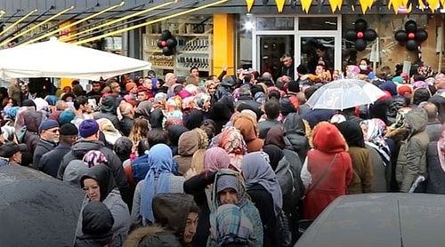 Koronavirüs Uyarılarına Aldırış Etmeyen Vatandaşlar Sivas'ta Mağaza Açılışına İzdiham Etti