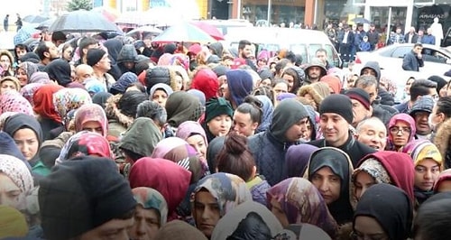 Koronavirüs Uyarılarına Aldırış Etmeyen Vatandaşlar Sivas'ta Mağaza Açılışına İzdiham Etti