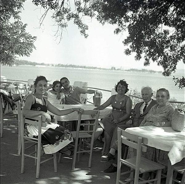 14. Moda Çay Bahçesi, İstanbul, 1964.