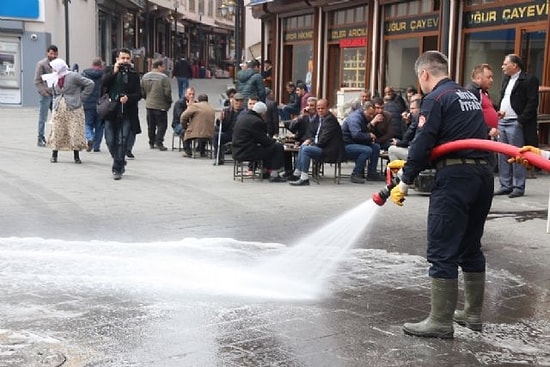 Koronavirüs Önlemi Olarak Cadde ve Yolları Yıkayan Belediyelerin Görüntülerinden Hazırlanan 'Satisfaction'lı Müthiş Video
