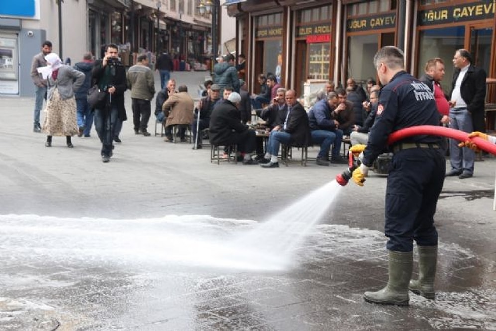 Koronavirüs Önlemi Olarak Cadde ve Yolları Yıkayan Belediyelerin Görüntülerinden Hazırlanan 'Satisfaction'lı Müthiş Video