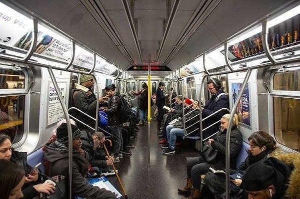 1. Пассажиры Манхэттенского метро 23 января: