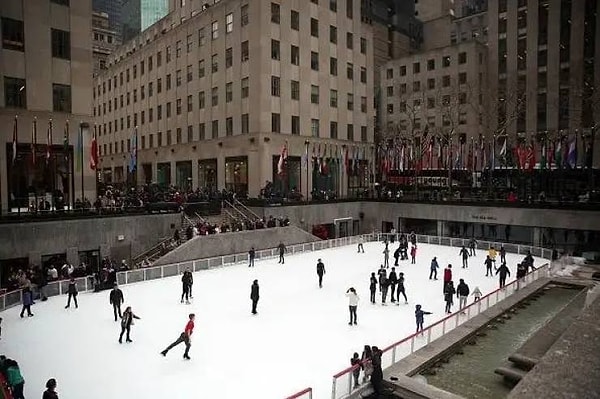 3. Каток в Рокфеллер-центре в марта два года назад: