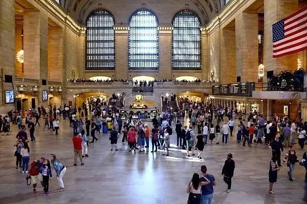 9. Центральный вокзал Нью-Йорка, обычно заполненный пассажирами, в сентябре 2017 года: