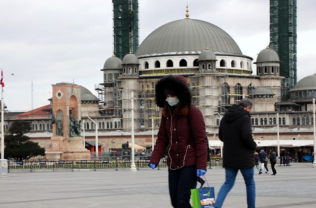 Önlemlerin başarıya ulaşabilmesi için sosyal izolasyonun kilit önem taşıdığı belirtiliyor.
