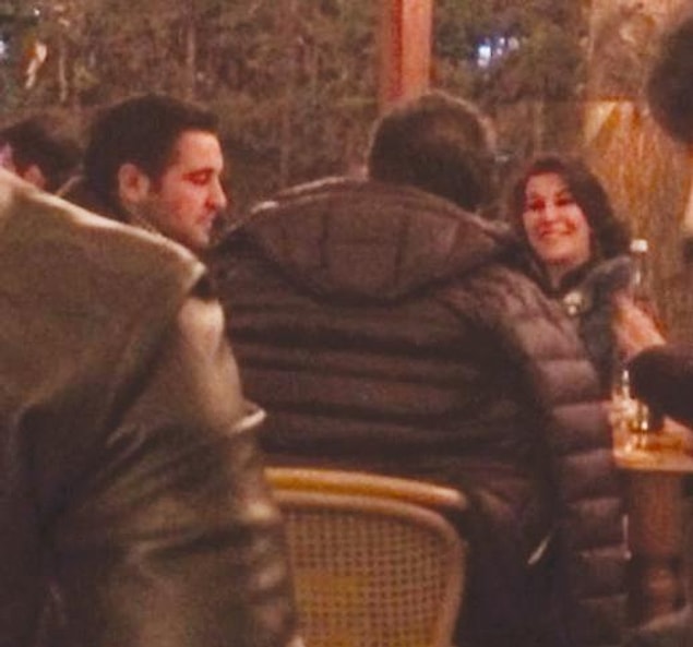 Özge Ulusoy'dan ayrıldıktan sonra birçok insanla görüntülenen Hacı Sabacı ile Deniz Akkaya 2014 yılında görüntülenmişti. İkili, ilişkilerini en yakınlarından bile gizlemeye çalışmış o dönem.