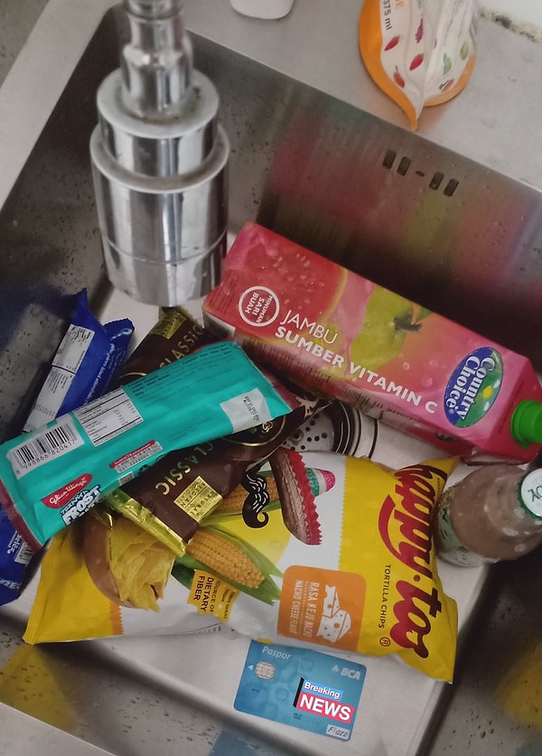 "Я мою все в раковине, включая кредитную карту"