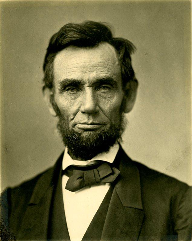 2. ABD tarihinin en önemli ikonlarından Abraham Lincoln, ırkçılık ve kölelik karşıtı olsa da Afrikalı vatandaşları Amerika'nın bir parçası olarak görmemiş ve onları Afrika'ya geri göndermek istemiştir.