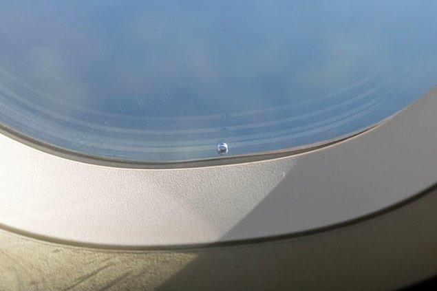 7. Uçak pencereleri neden oval gibi olur ve delikler ne işe yarar?