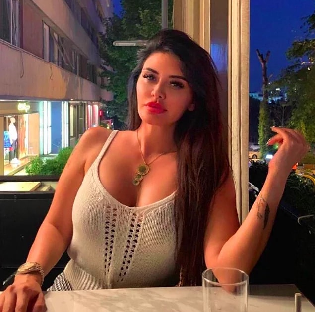 2. Ebru Polat "Salgından sonra hayatımı yaşayacağım, her gün bir sevgili bulacağım." açıklamasının üzerine Seda Akgül'den ilginç bir çıkış geldi.