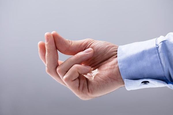11. Parmağınızı şıklattığınızda parmağın değil, parmağın avuç içine çarpmasının sesi duyulur.