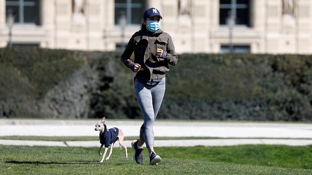 20. Fransız hükümeti, doktorların tepkileri üzerine Paris halkının sabah 10 ile akşam 7 arası dışarıda spor aktivitesi yapmasını yasakladı.