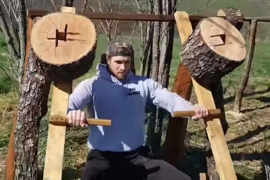 Spor Salonları Koronavirüs Nedeniyle Kapanınca Doğada Kendi Spor Salonunu İnşa Eden Adam