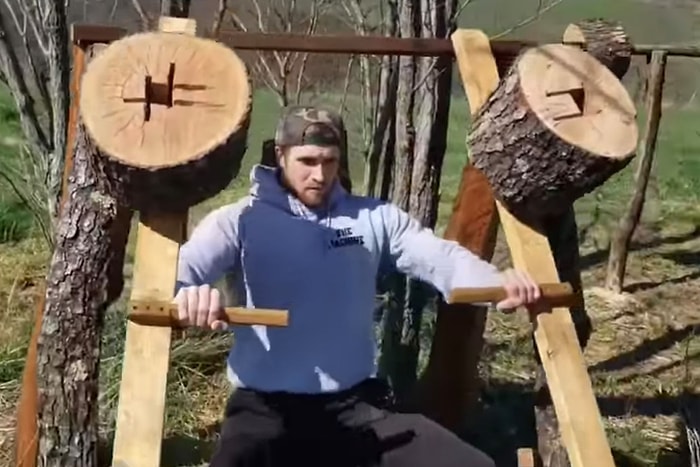 Spor Salonları Koronavirüs Nedeniyle Kapanınca Doğada Kendi Spor Salonunu İnşa Eden Adam