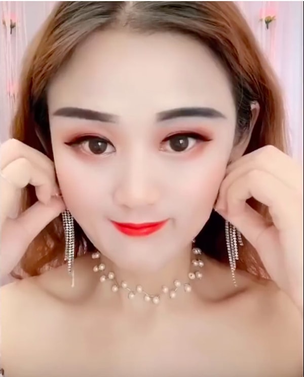 Когда мы смотрим на азиатских женщин, которые вытворяют с помощью макияжа такое, что мы не можем поверить нашим глазам.