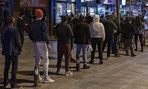 Bilim Kurulu Üyeleri Değerlendirdi: Her Hafta Sonu Sokağa Çıkma Yasağı Olur mu?