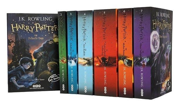 21. Harry Potter Serisi: J.K. Rowling'in 7 kitaptan oluşan fantastik roman serisi klasikler arasında yer alıyor.