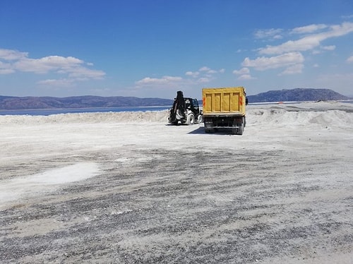 Salda Gölü'ne Giren İş Makinaları Hakkında Bakan Kurum'dan Açıklama: 'Gerekli Cezalar Verildi'