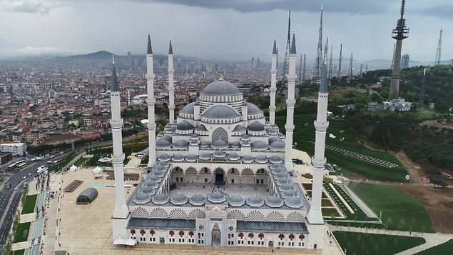 Diyanet İşleri Bakanlığı'nın soru-cevap sitesinde ilgili bir başlık bulunuyor. "Hastalığa Yakalanma Açısından Risk Grubunda Bulunan Kişiler ve Ramazan Orucu"