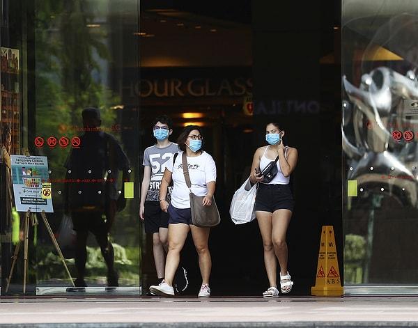 Singapur'da dışarıda maske takma zorunluluğu getirildi
