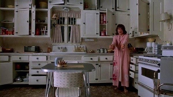 20. The Sixth Sense (1999) filmindeki mutfak sahnesi: