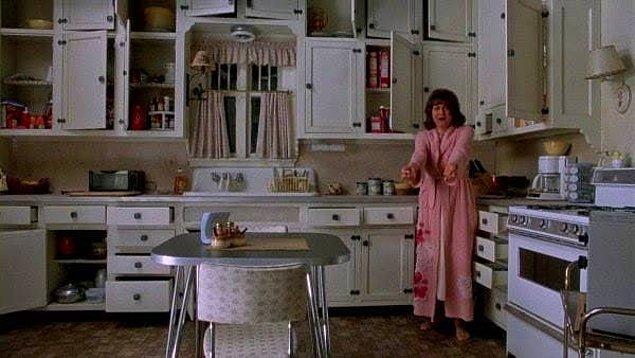 20. The Sixth Sense (1999) filmindeki mutfak sahnesi:
