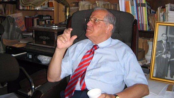Prof. Dr. Ülkü Azrak, Covid-19 nedeniyle hayatını kaybetti