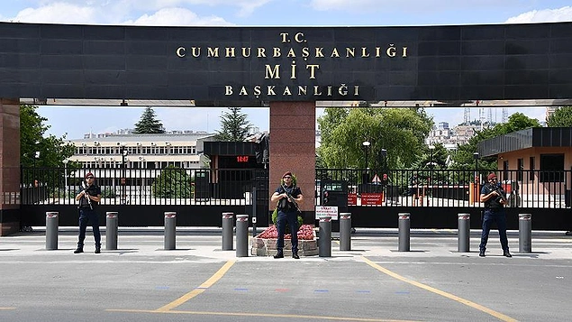 2004'te Avusturya'da yakalandığında, üzerinde eski bir Milli İstihbarat Teşkilatı (MİT) yöneticisine ait sahte pasaport vardı.