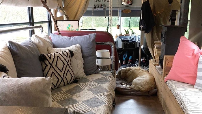 Eski Okul Otobüsünü Muhteşem Bir Eve Dönüştüren Çift