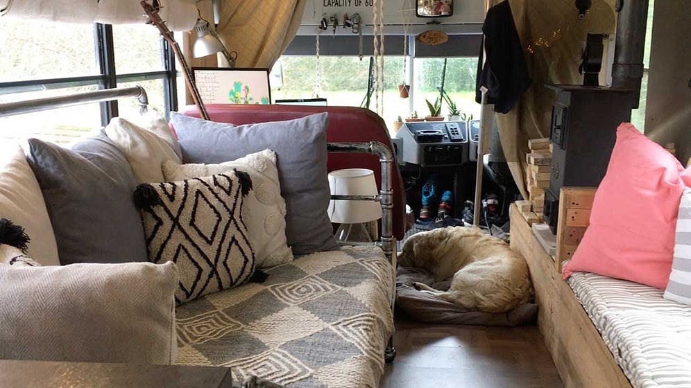 Eski Okul Otobüsünü Muhteşem Bir Eve Dönüştüren Çift