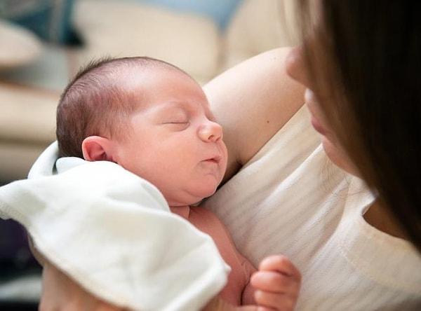 9. Bebekler annelerini kimyasal dürtüler aracılığıyla manipüle ederler.