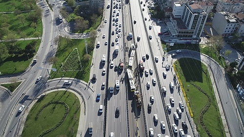 Avcılar'da 2 Metrobüs Kafa Kafaya Çarpıştı: 4 Kişi Yaralandı