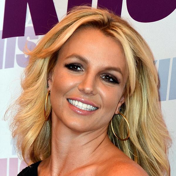 8. Britney Spears'in bildiğimiz hali.