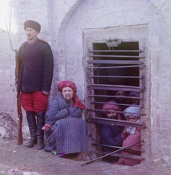 25. Заключенные в тюрьме, Центральная Азия