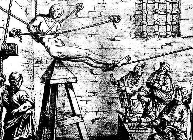 4. 'Judas Cradle', kurbanların oturmaya zorlandığı ve anüslerine giren piramit şeklindeki sivri uçlu bir demirdir.