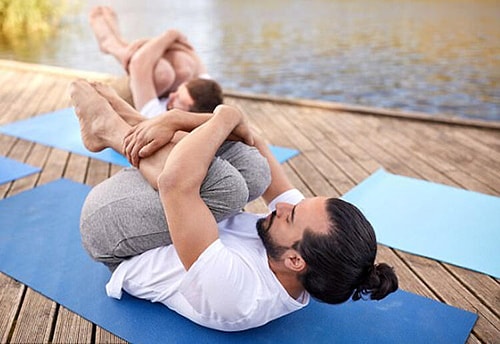 Daha Önce Hiç Denememiş Olsanız Bile Evdeyken Tek Başınıza Yapabileceğiniz 11 Yoga Hareketi