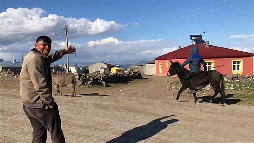 Babası Öldüğünde Dahi Kahkaha Atan Adam: 'Gülmesem Patlarım'