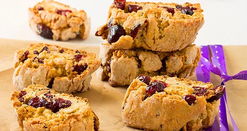 İçindeki Kitap Kurdu Yeniden Sahalara Döndüyse: Vişneli Çikolatalı Kurabiye