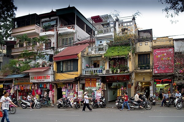 Было заявлено, что эти процедуры обычно проводятся в столице Ханое, а полученную жидкость продают через интернет.