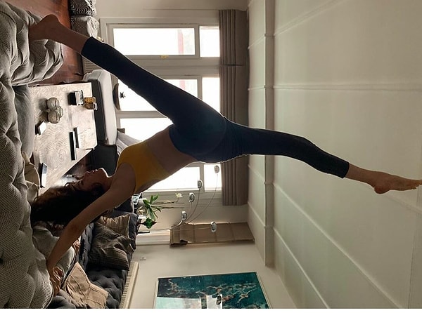 1. Берен Саат демонстрирует, что для того, чтобы поддерживать тело в хорошей форме, спортзал вовсе и не нужен