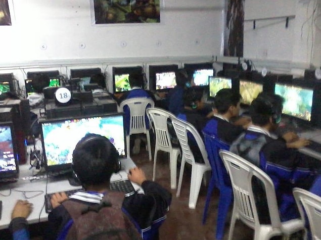 6. Atari salonlarının gelecekteki muadili internet kafeler.