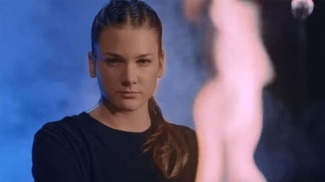 Survivor 2020'de hayatımıza giren Nisa Bölükbaşı, kuşkusuz Survivor tarihinin en çok konuşulan isimlerinden bir tanesi. Oyunlarda oldukça başarılı olsa da zaman zaman davranışları nedeniyle eleştiri oklarının hedefi de oluyordu.