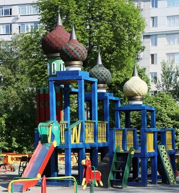 2. Эту площадку строили настоящие патриоты