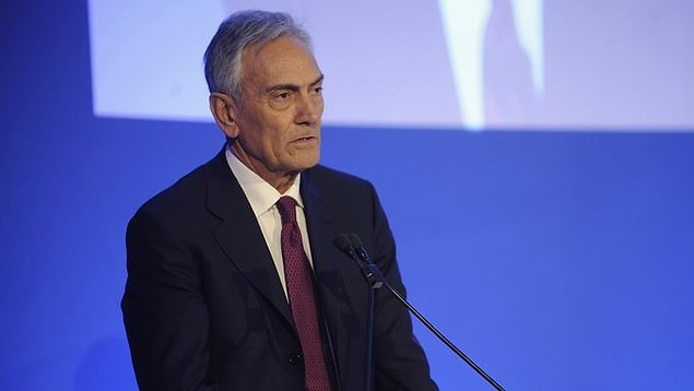 4. İtalya Futbol Federasyonu Başkanı Gabriele Gravina: "Ben başkan olduğum sürece asla sezonun iptali yönünde bir karar vermeyeceğim çünkü bu İtalyan futbolunun ölüm fermanını imzalamak olur."
