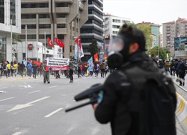 16. 2017 yılında yasaklı Taksim meydanı yürüyüşü