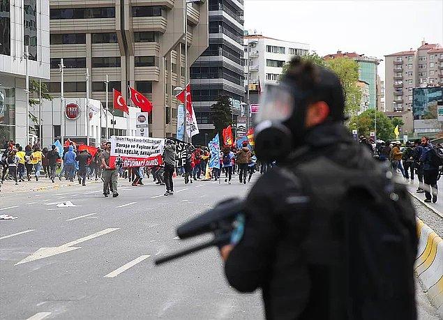 16. 2017 yılında yasaklı Taksim meydanı yürüyüşü