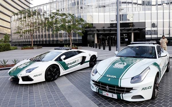11. Dubai polis filosunda Lamborghini, Ferrari ve Bentley bulunur. Bu, hızla kaçan suçluları yakalamak için yapılmıştır.